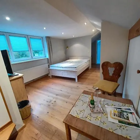 Romy Mit 3 Gaestezimmer 公寓 *