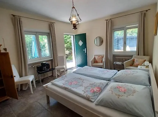 Romy Mit 3 Gaestezimmer Appartement *