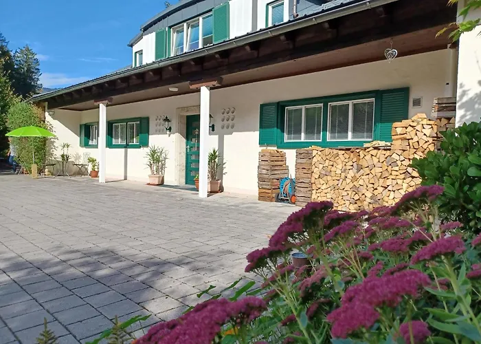 Romy Mit 3 Gaestezimmer Appartement